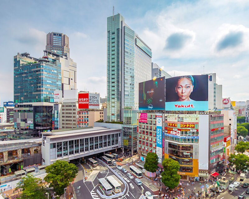 渋谷マークシティ — 大規模複合施設での pool 導入